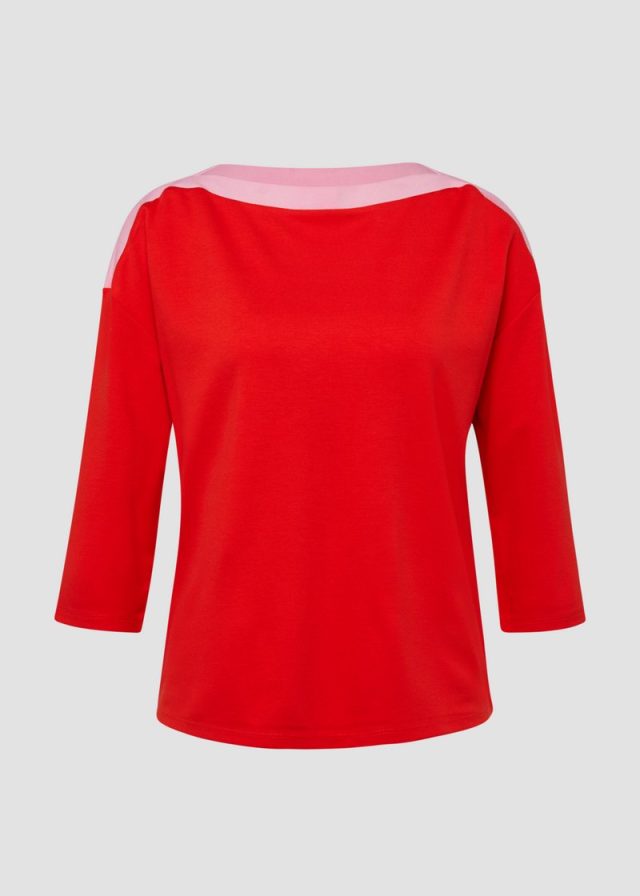 Viskose-Shirt im Relaxed Fit mit U-Boot-Ausschnitt und Kontrast-Details